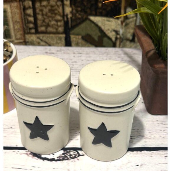 Ceramic Star Design Salt & Pepper Shakers - Picture 8 of 8